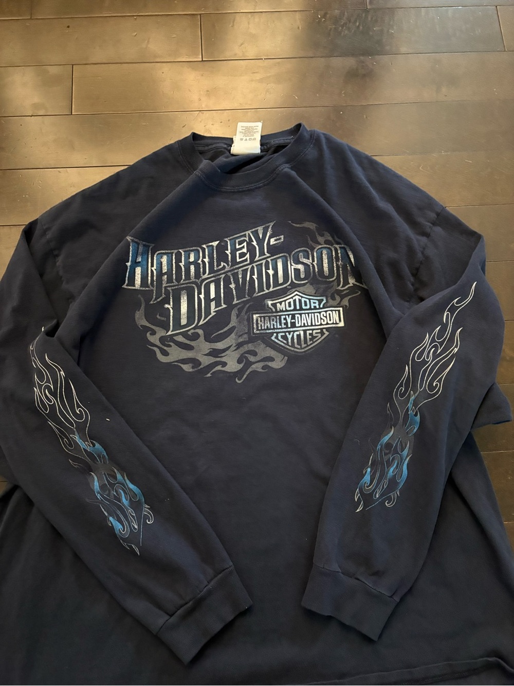 Early 2000s Harley Davidson long sleeve flame sleeve